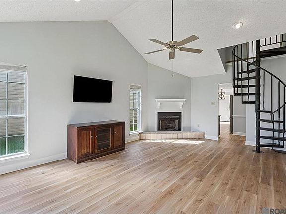 3rd image of 3325 Myrtle Grove Dr