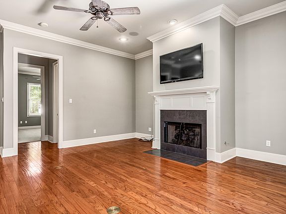 5th image of 107 Woodsboro Dr