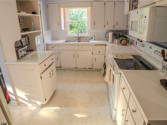 4th image of 1217 Gorge Blvd