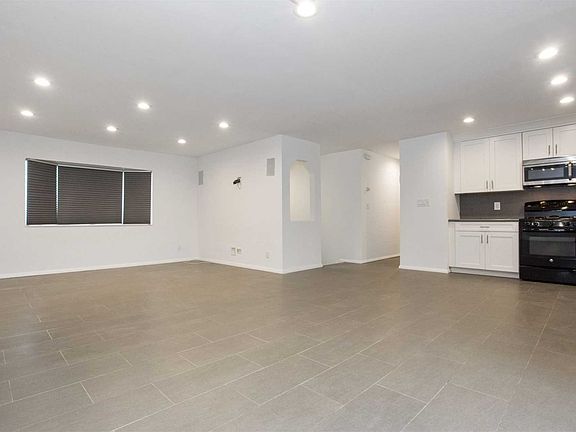 4th image of 62 Carmen Pl