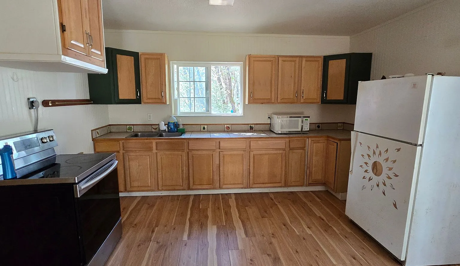 spacious two bedroom, one bath apartment — Photo 4