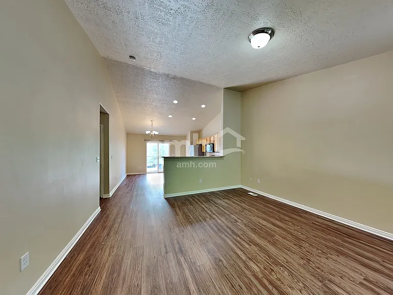 7128 N Kiowa Pkwy — Photo 6