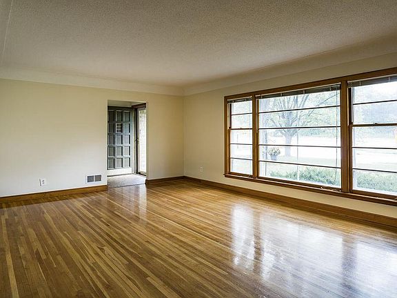 2nd image of 349 21st Ave N