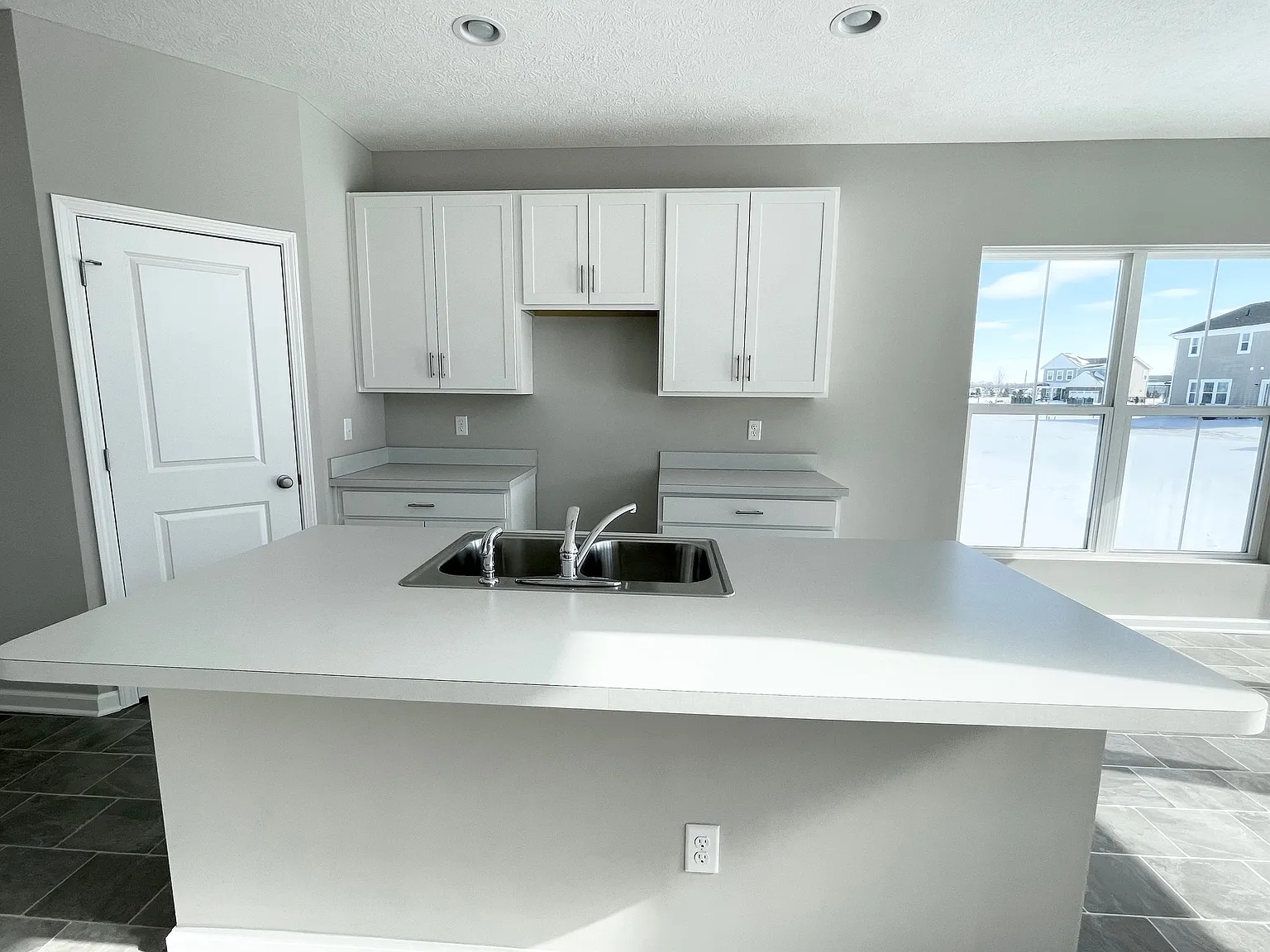 4 bed, 3.5 bath, 2664 sqft, $3,200 — Photo 2