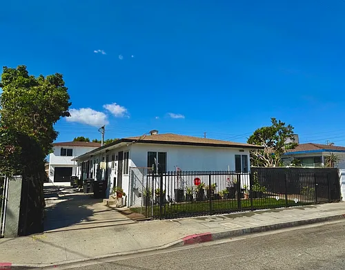 10511 S Inglewood Ave #1/4 Photo 1 10511 S Inglewood Ave #1/4 Photo 1
