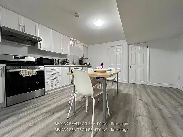 8 Queen Isabella Cres #LOWER — Photo 7