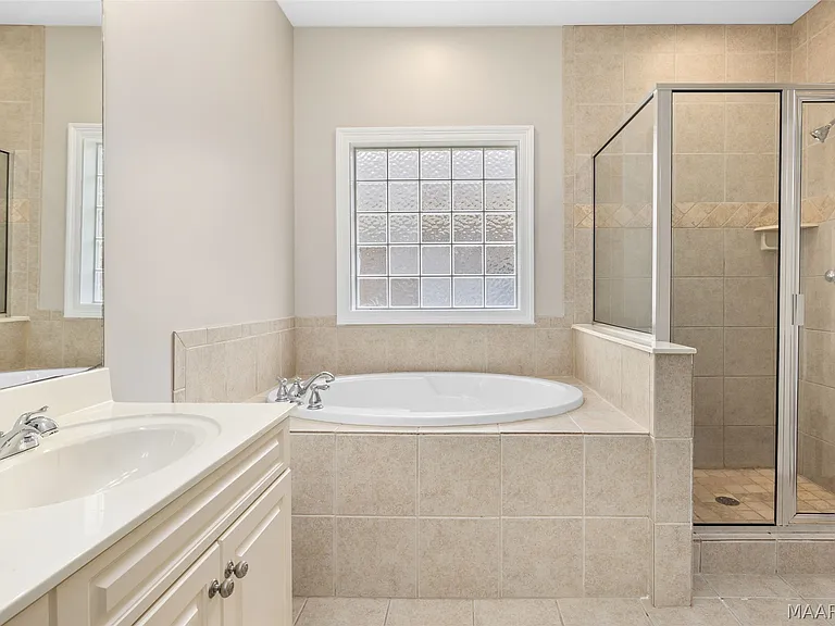 9729 Helmsley Cir — Photo 14