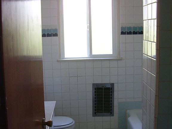 5th image of 225 W Elmwood Ave