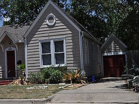 2nd image of 904 E 44th St
