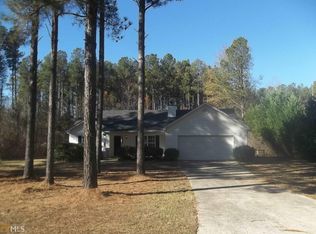 347 Pinewood Dr, Gay, GA 30218