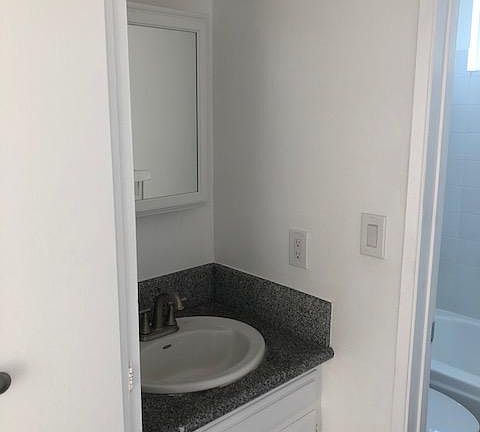 5th image of 2619 2nd St Unit 4