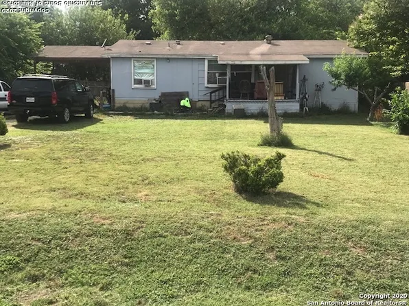 526 Woodcreek Cir, Mc Queeney, TX 78123