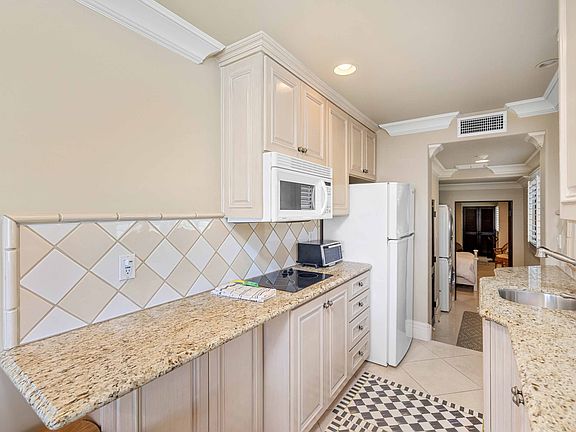 5th image of 2902 Hermosa Ave #A