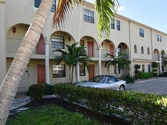 2nd image of 620 NE 28th St APT 201