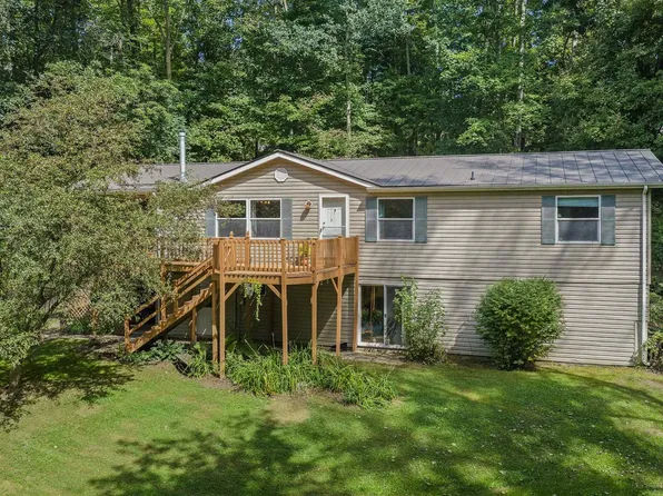 12969 Bunker Hill Dr, Cazenovia, WI 53924