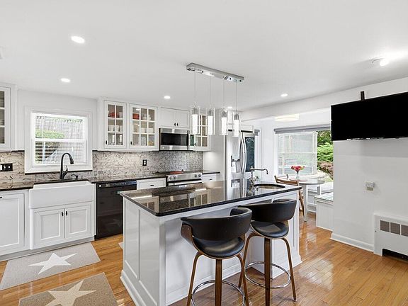 3rd image of 105 Hillside Drive