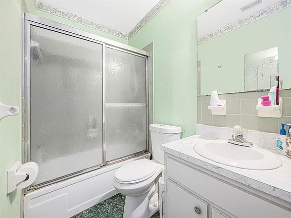4th image of 4715 E Poinsettia Ave