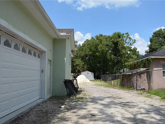 4th image of 10808 Perez Dr