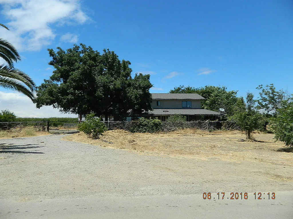 1907 Olive Ave photo 1