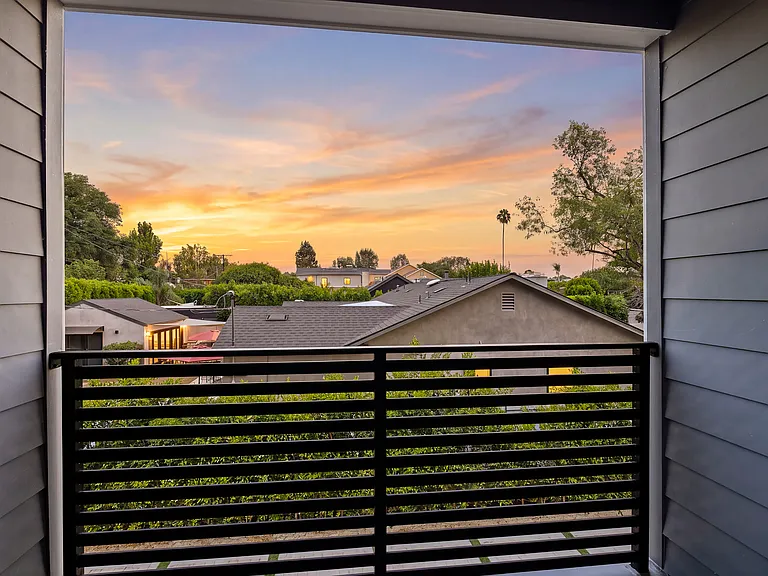 4805 Matilija Ave — Photo 32