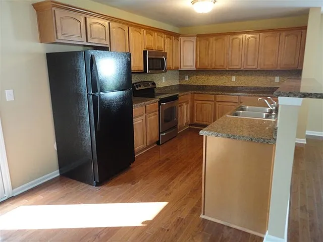 11812 Village Pond Dr — Photo 2