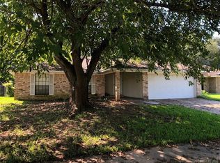 5332 Foxglove Dr, Bossier City, LA 71112