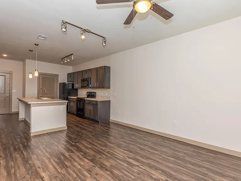 1900 W Dove Ave — Photo 16