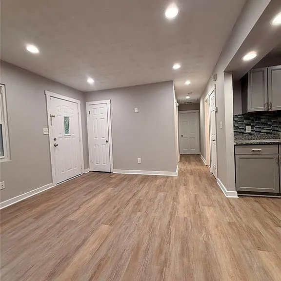 657 Robert E Lee Pkwy — Photo 3