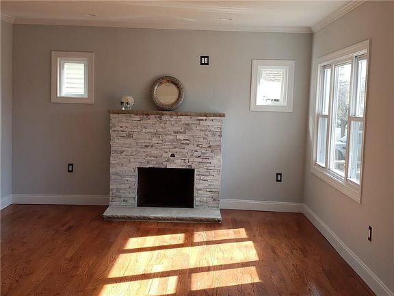 4th image of 765 Magie Ave