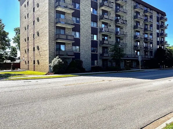 850 Des Plaines Ave APT 409, Forest Park, IL 60130
