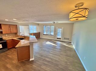 1355 Fox Pointe Cir, Ann Arbor, MI 48108