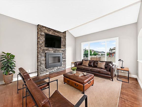 5th image of 4212 Charles Close SW