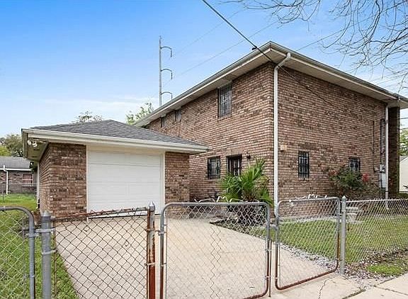 2nd image of 2066 Pleasure St