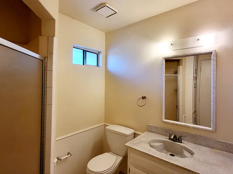 2424 Lakeview Cir — Photo 12