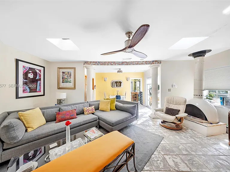 1840 Tigertail Ave — Photo 15