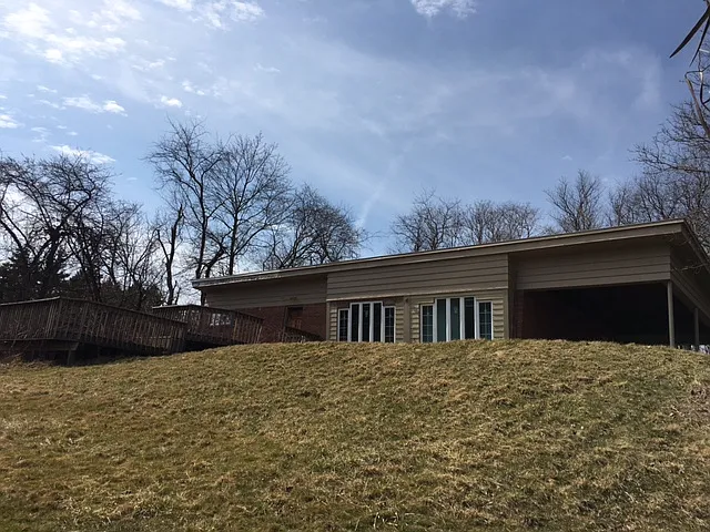 1165 Kings Ln photo 1