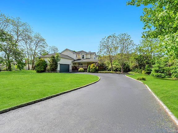5th image of 506 Moriches Middle Island Road