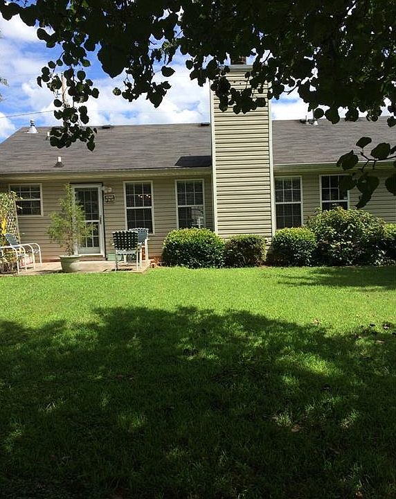 2nd image of 4884 Hidden Creek Pl