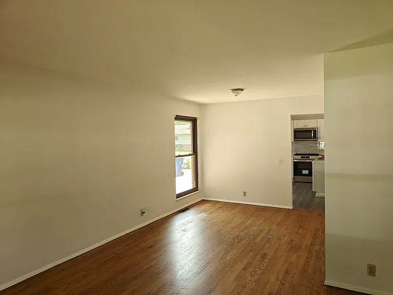 2210 Wedgwood Dr W — Photo 4