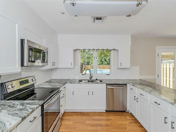 3rd image of 6121 Monticello Dr