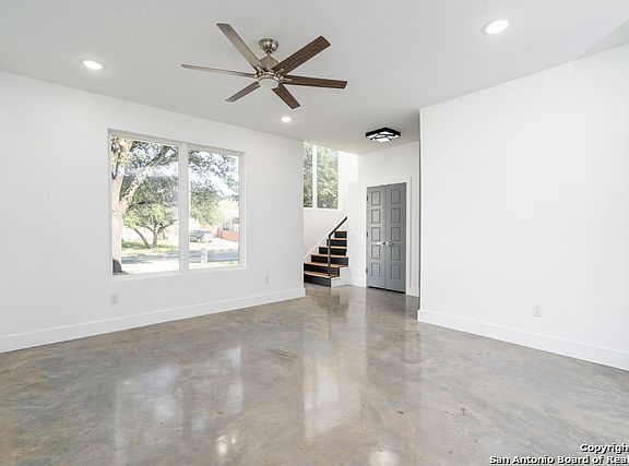 5th image of 1022 W Rosewood Ave