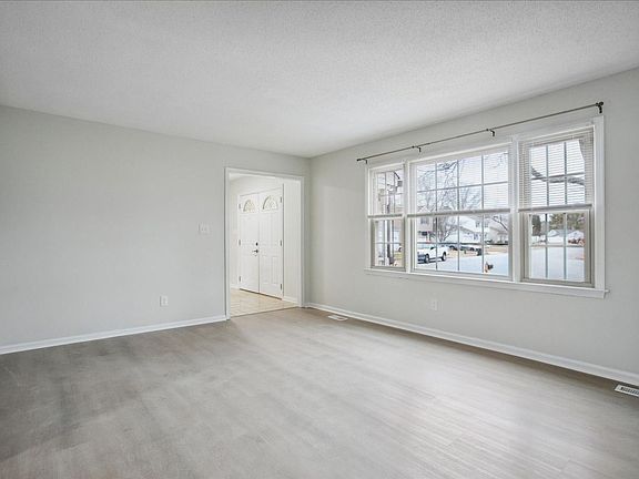 3rd image of 1 Sandpiper Ct