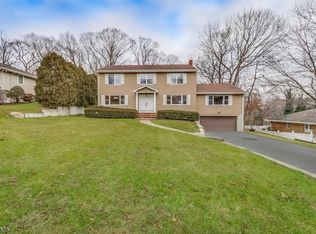 19 Hampshire Rd, Washington Township, NJ 07676