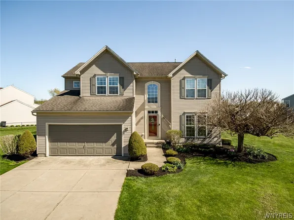 6847 Amanda Ln, Lockport, NY 14094