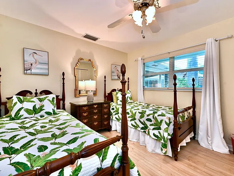 129 Alhambra Pl — Photo 16