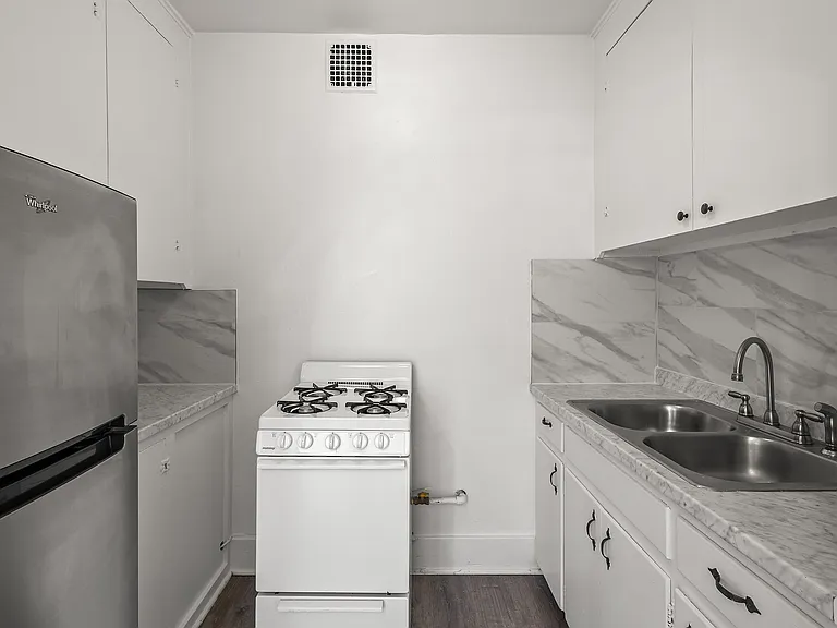 1026 Washington Street — Photo 32