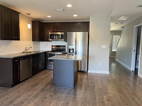 5th image of 200 Ellis Ave #200