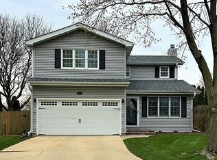 900 Cumberland Ct, Carol Stream, IL 60188