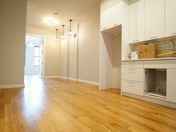 2nd image of 700 Hancock St #L3