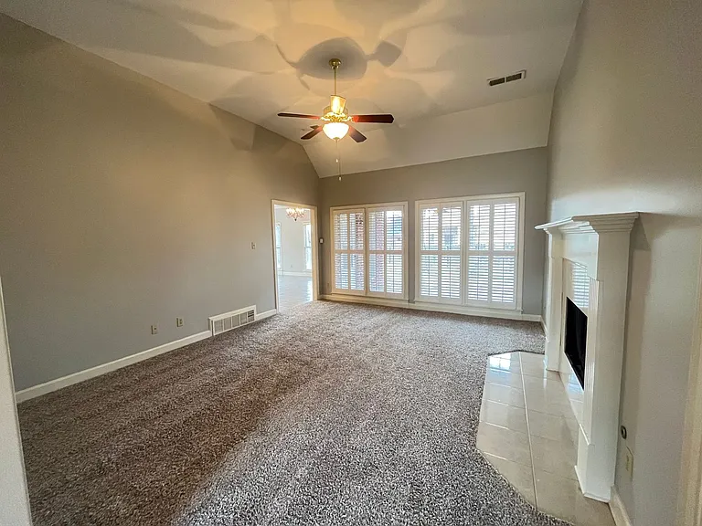 8570 Meadow Green Dr — Photo 9